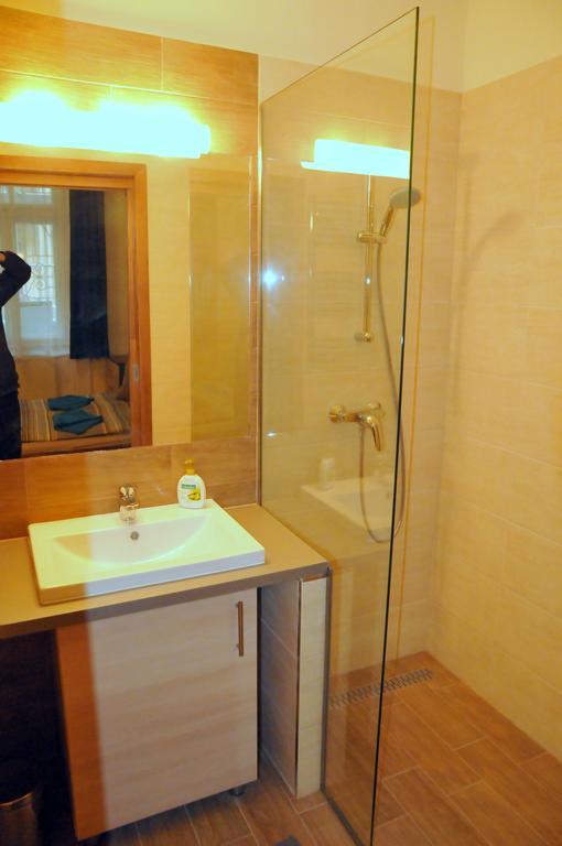 Frank & Fang Apartments บูดาเปสต์ ภายนอก รูปภาพ